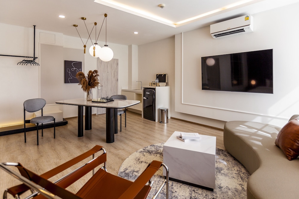 R2 Hotel Chiangmai 25/50