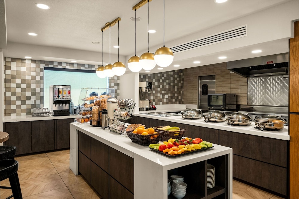 Oxford Suites Redding 52/64