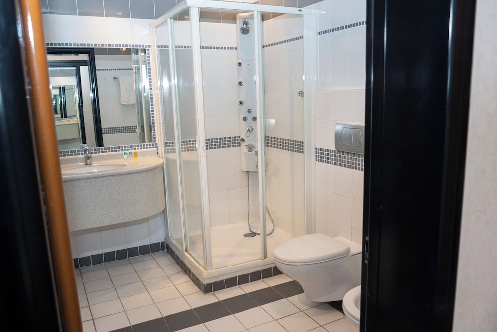 OYO 114 One Pavilion Luxury Serviced Apartments 35/38