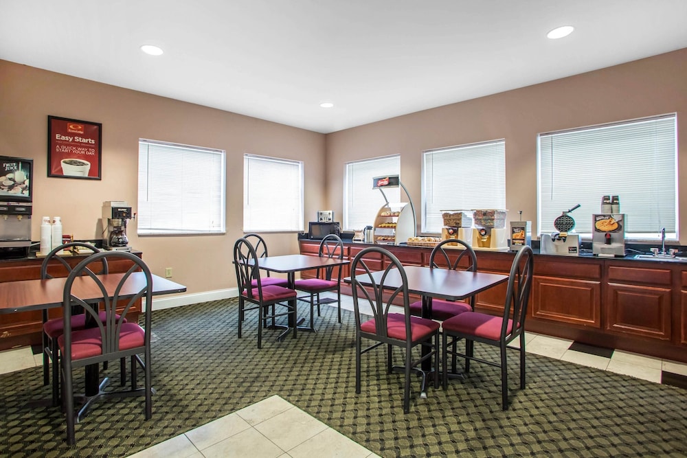 Econo Lodge Harrisburg Hershey 18/26