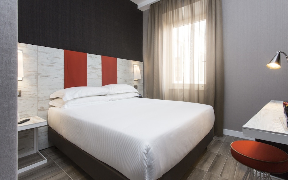 The Guardian Hotel 25/60