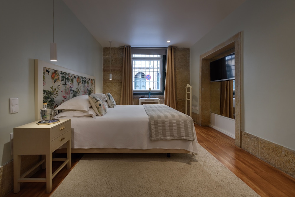 Room, Double or Twin Bed, Alecrim Ao Chiado 4/10