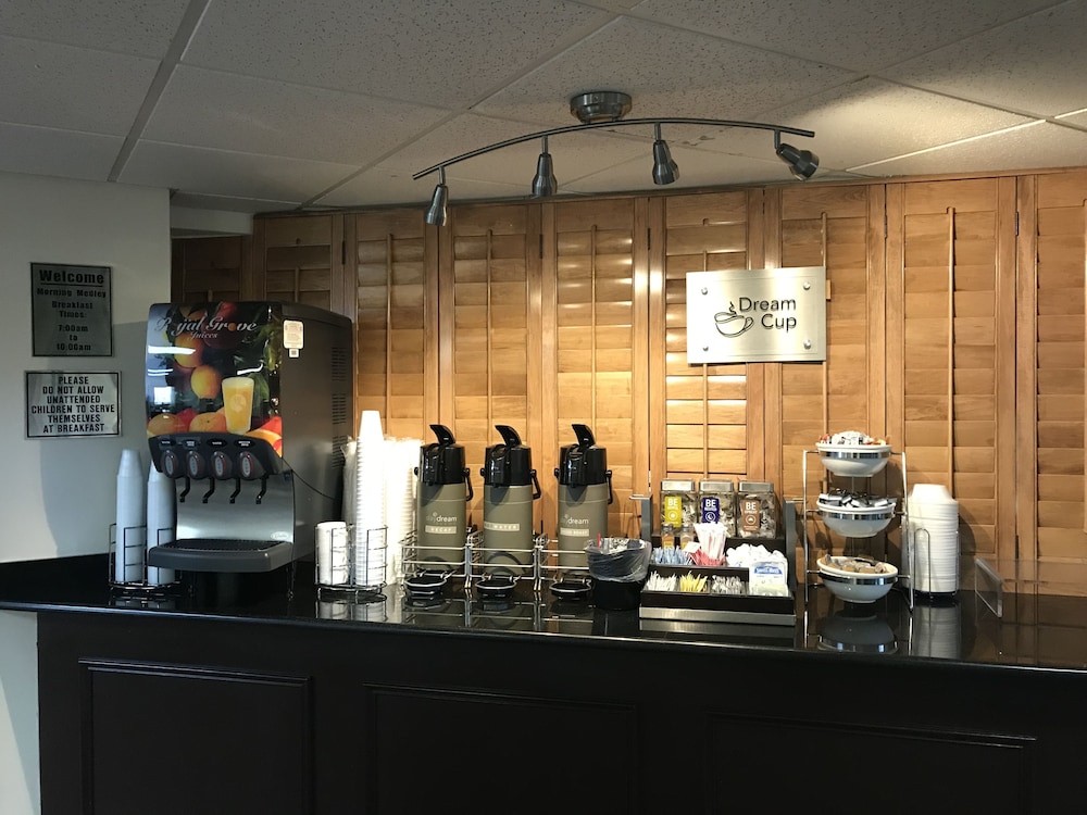 Sleep Inn & Suites near Sports World Blvd 9/39