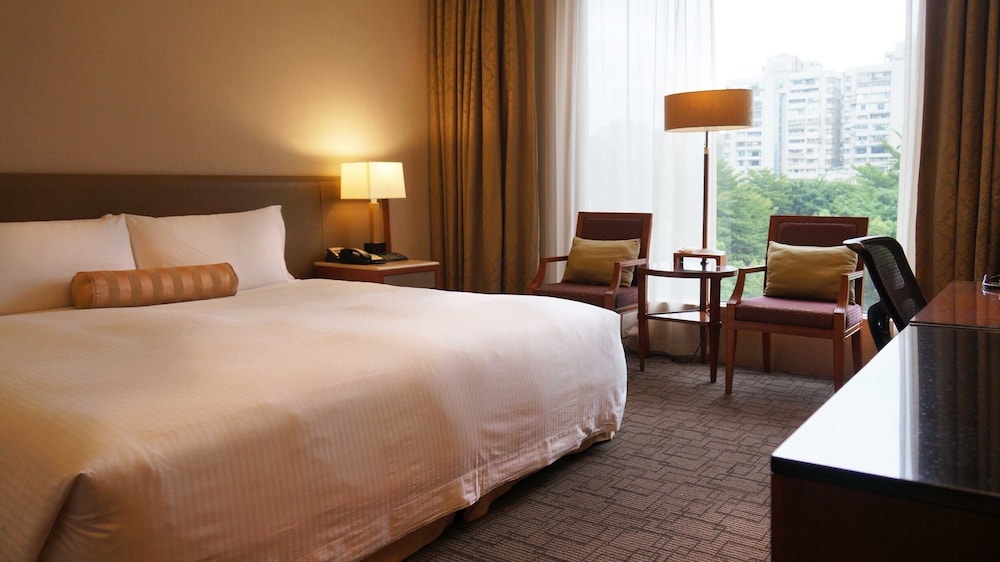 ROOM, KING BED, ACCESSIBLE