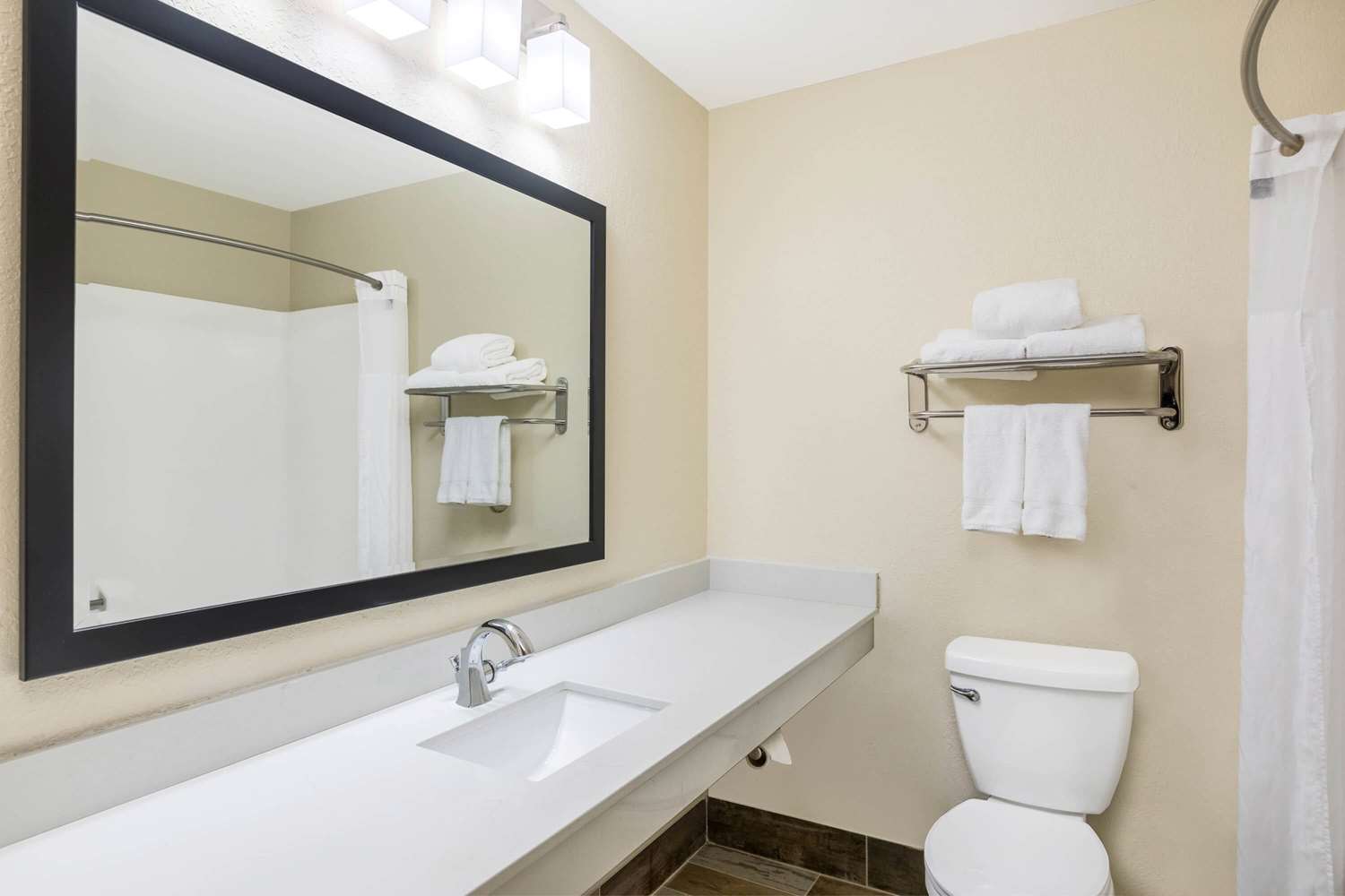 Americinn By Wyndham Prairie Du Chien 41/42