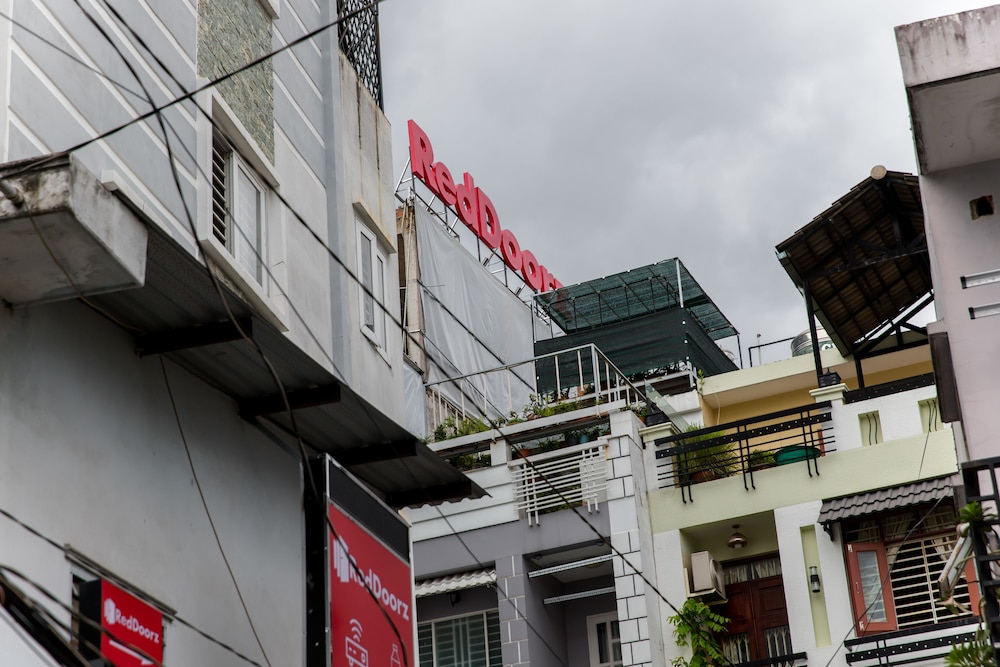 Reddoorz Plus Near Ba Chieu Market 1/24