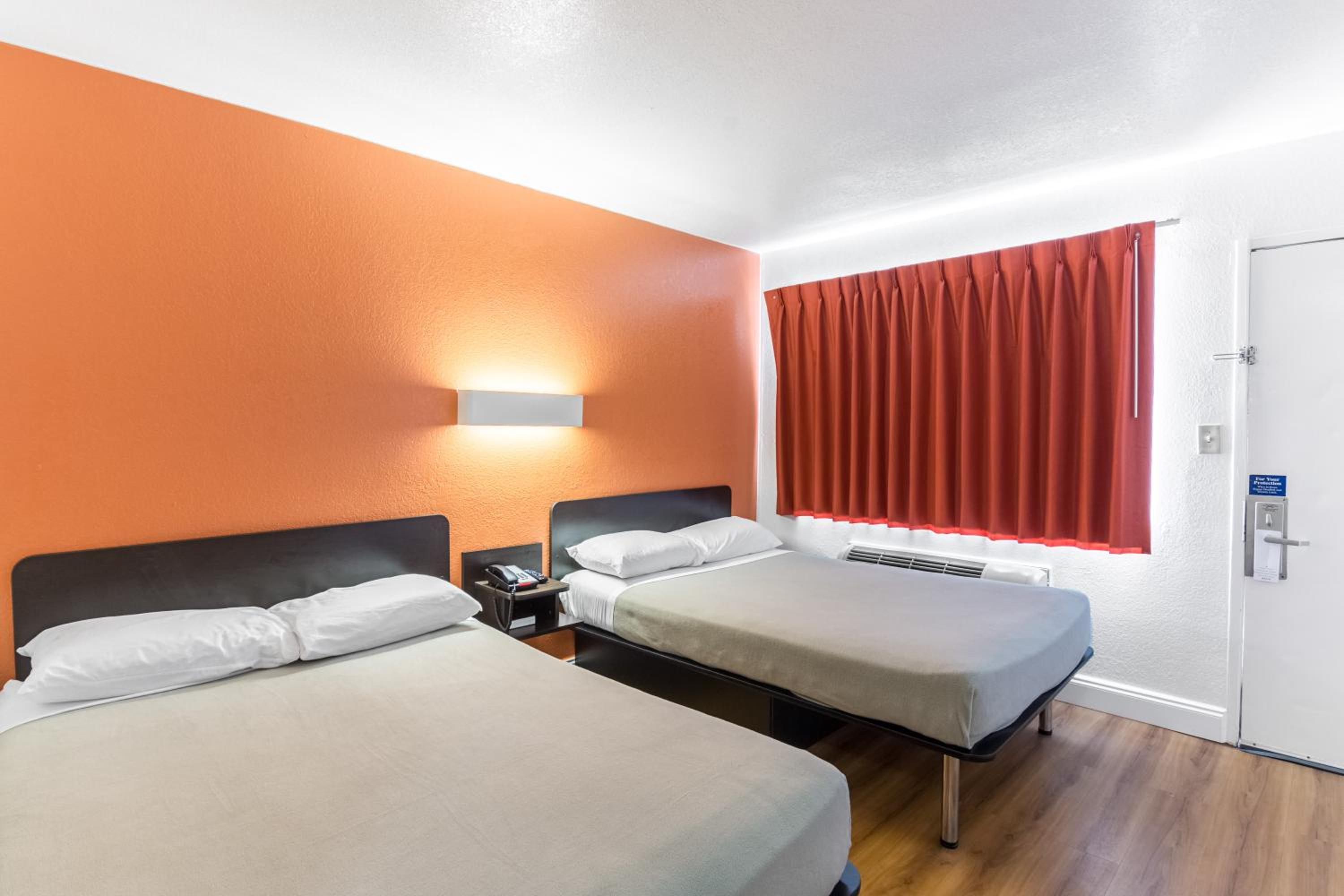 2 Full Beds Non-Smoking, Micfridge