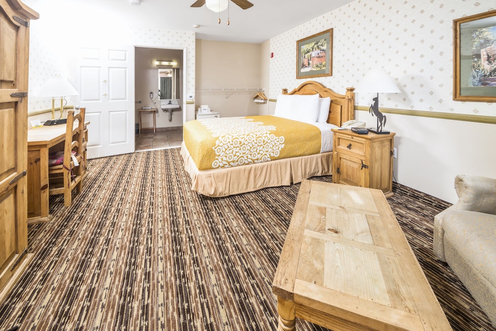 Room, Queen Bed, Accessible