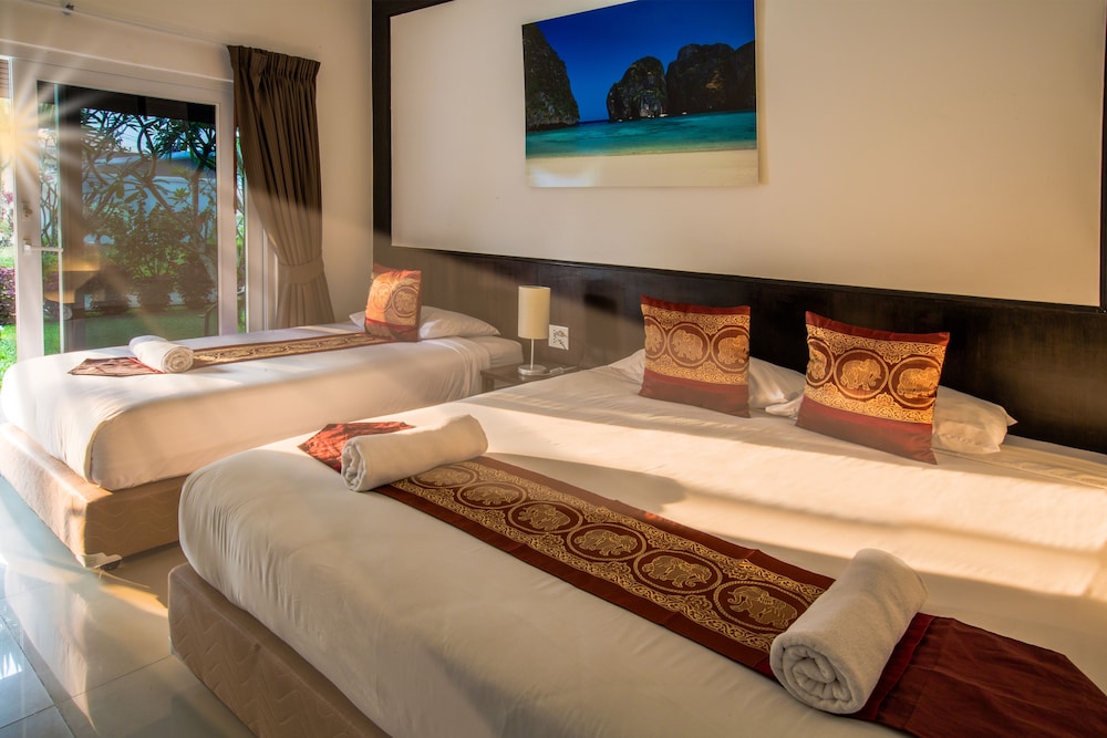 Phuket Airport Hotel 36/74