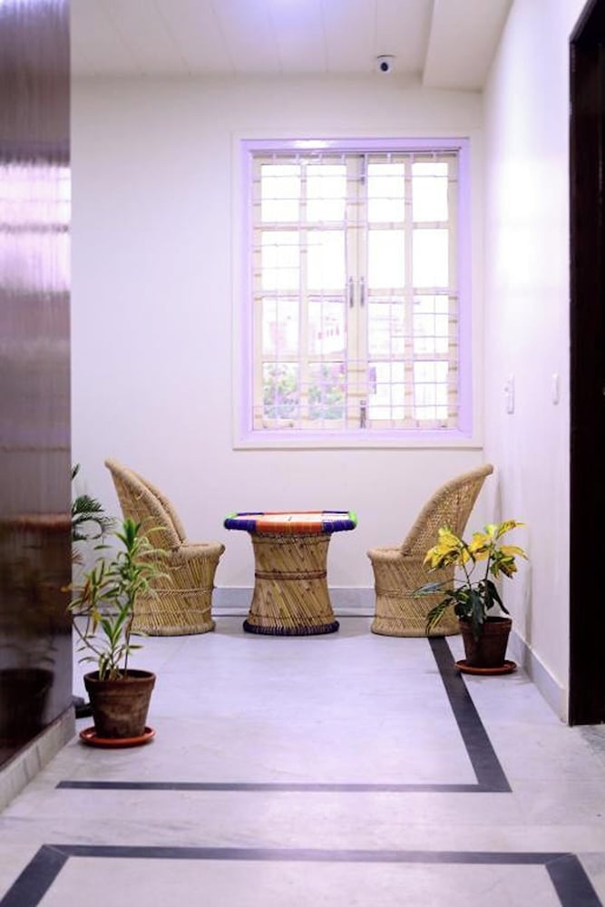 Fabhotel Dior Pink City 32/40