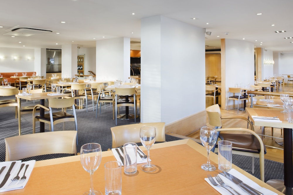 Holiday Inn Rochester Chatham an IHG Hotel 58/79