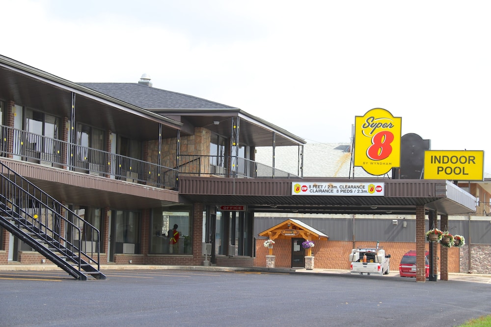 Super 8 By Wyndham Hearst On 41/48