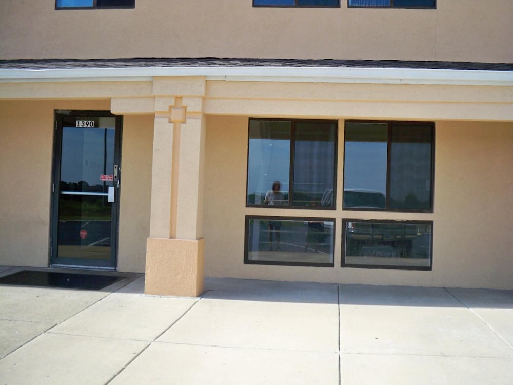 Economy Inn Wentzville 24/36