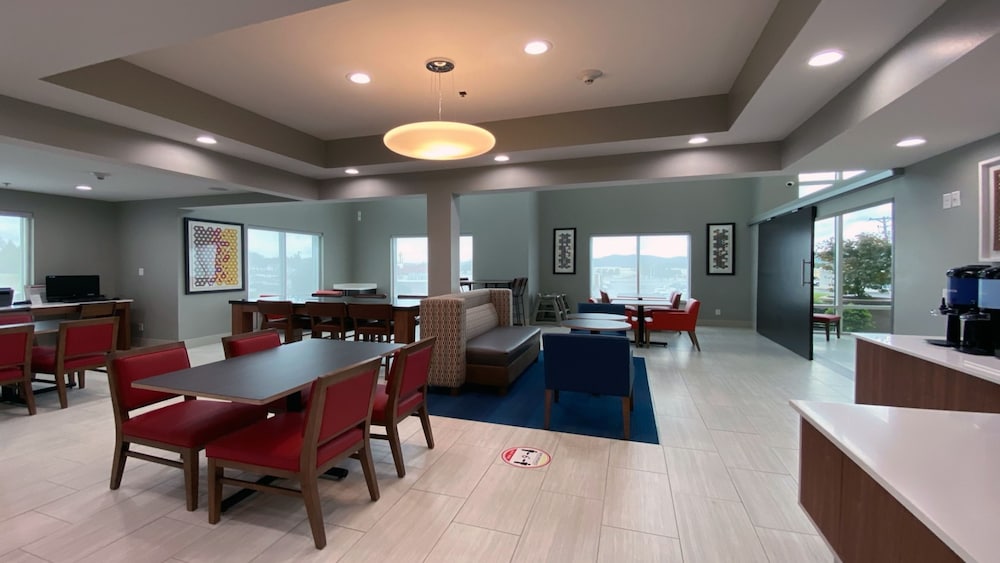 Holiday Inn Express Suites Somerset Central 60/76