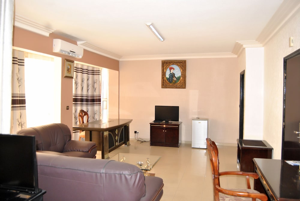 Riviera Hotel Benin 32/42