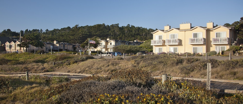Pelican Inn & Suites 7/38