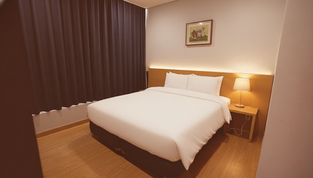 Central, City, Suite, King Bed