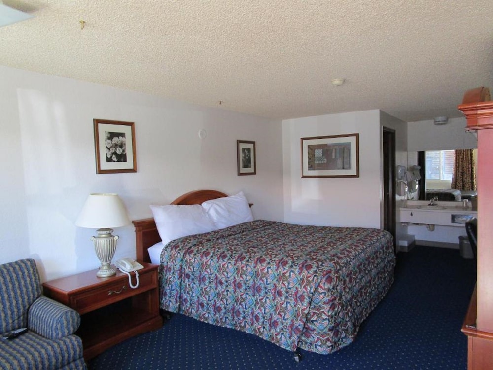 Northwoods Motel 8/39