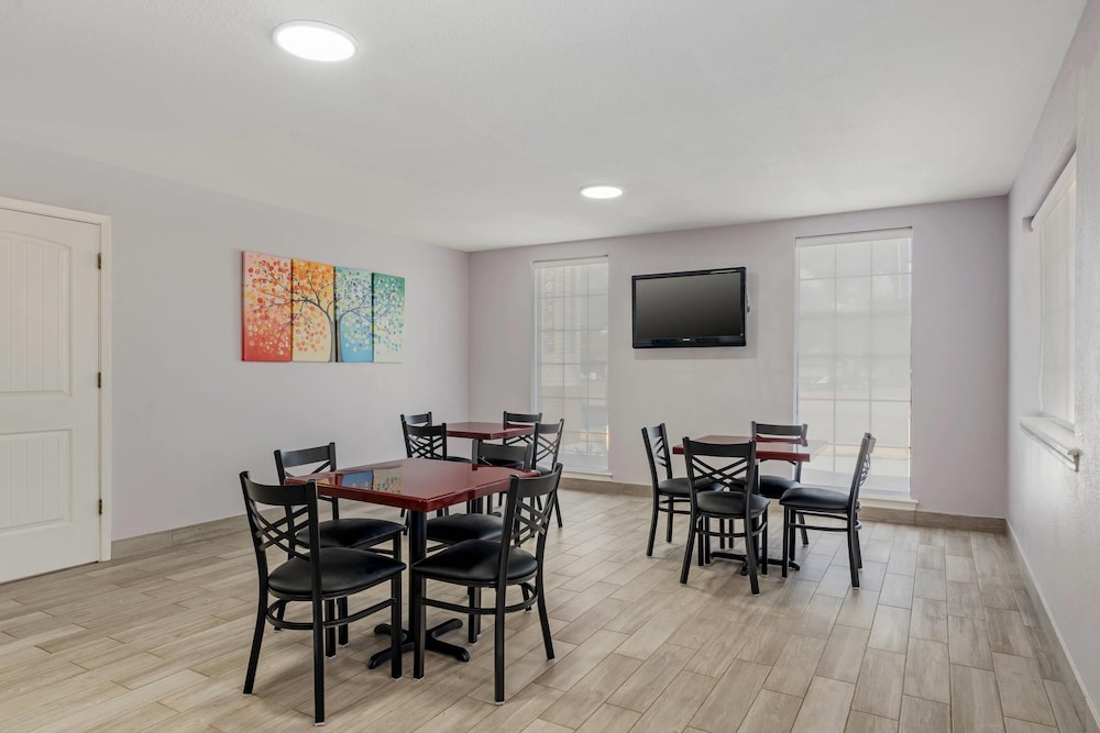 Quality Inn & Suites New Boston - Texarkana West 41/61