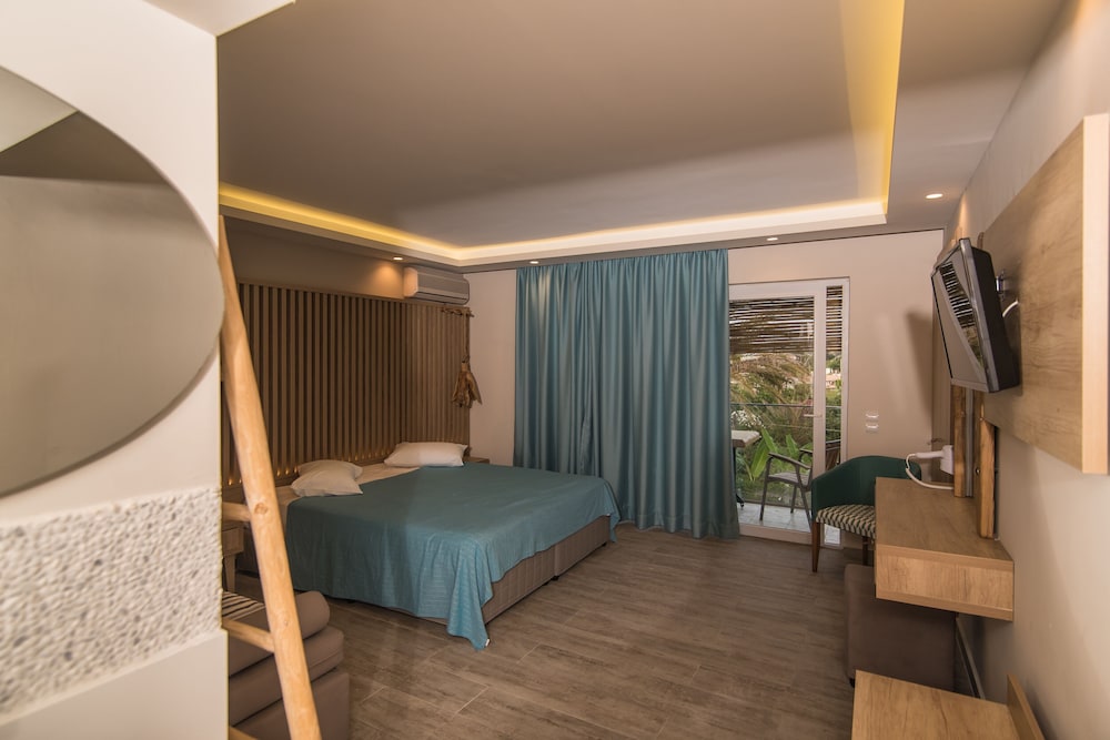Junior Suite, Pool View
