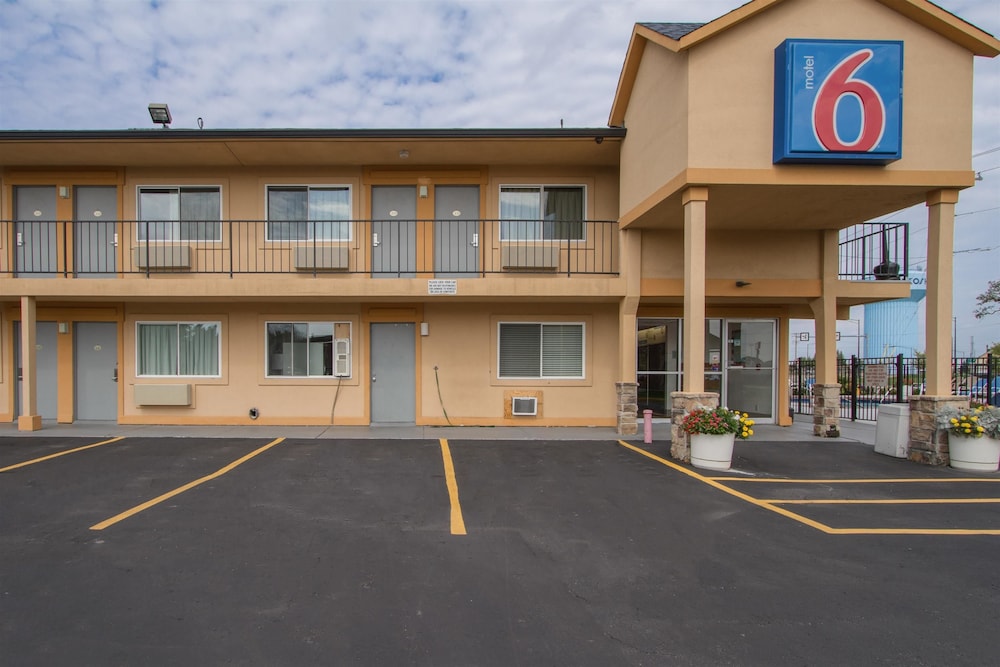 Motel6 Oshkosh, WI 7/67