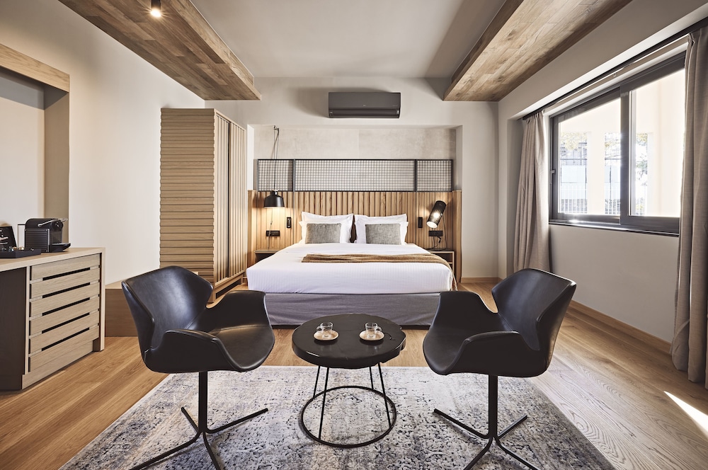 Cama Luxury Suites 17/58