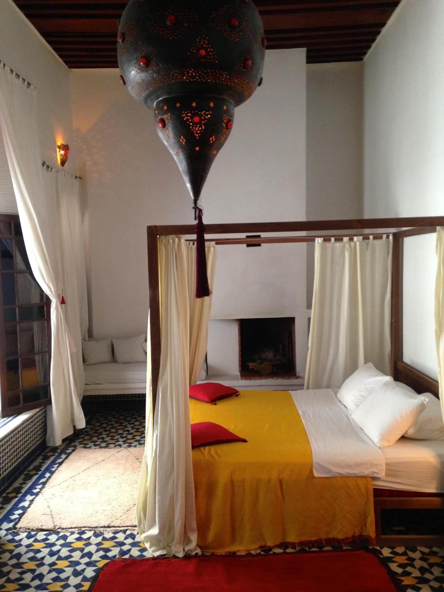جناح بسرير كوين مع أريكة
