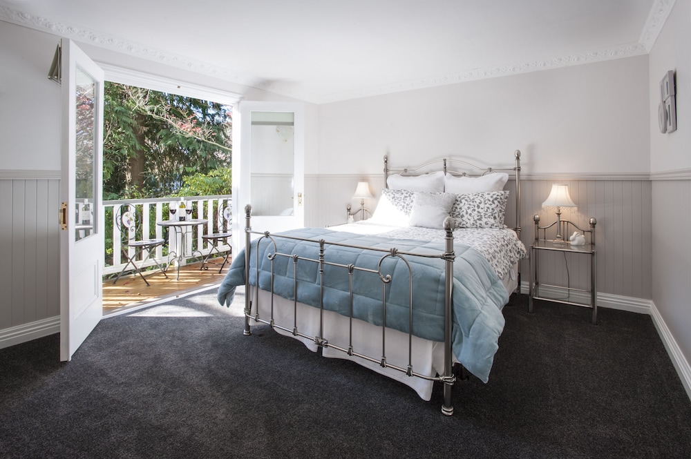 Clarendon Cottages 7/48