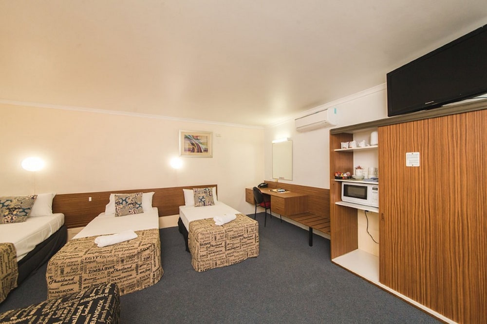 Hampton Villa Motel (ex.Comfort Inn Rockhampton) 50/71