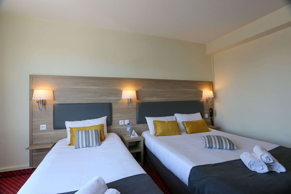 Brit Hotel Bleu Nuit 5/50