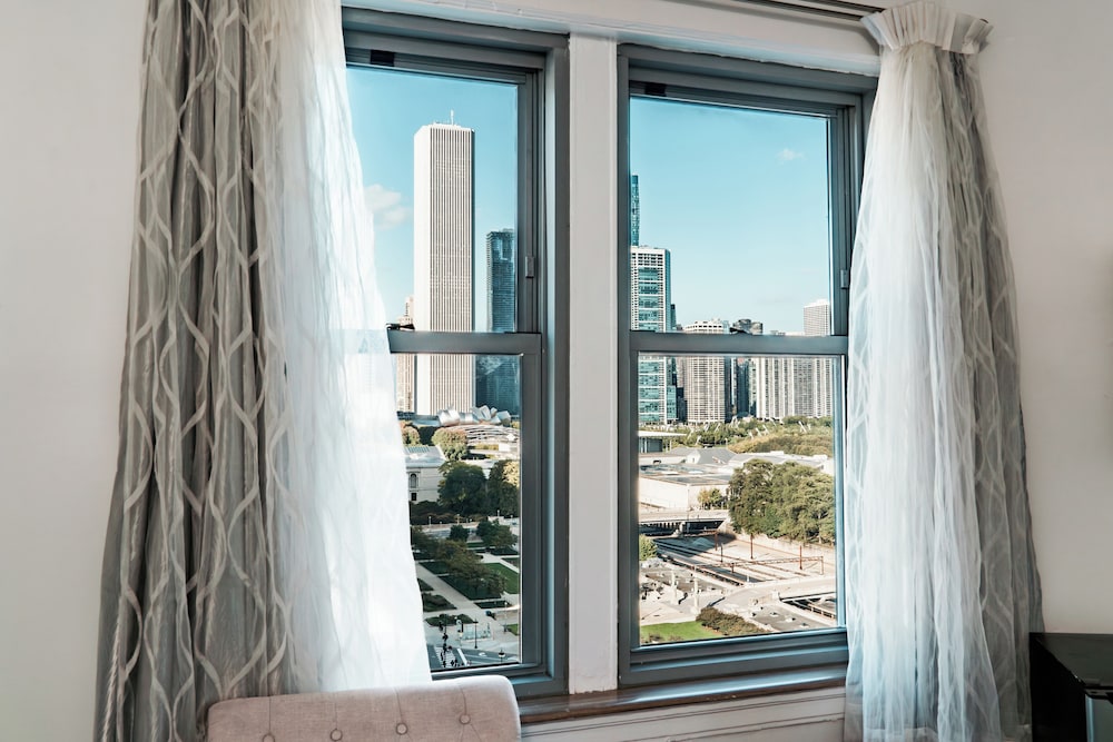 The Congress Plaza Hotel 16/50