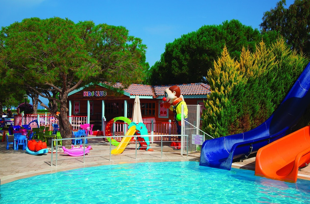 Batihan Beach Resort 65/76