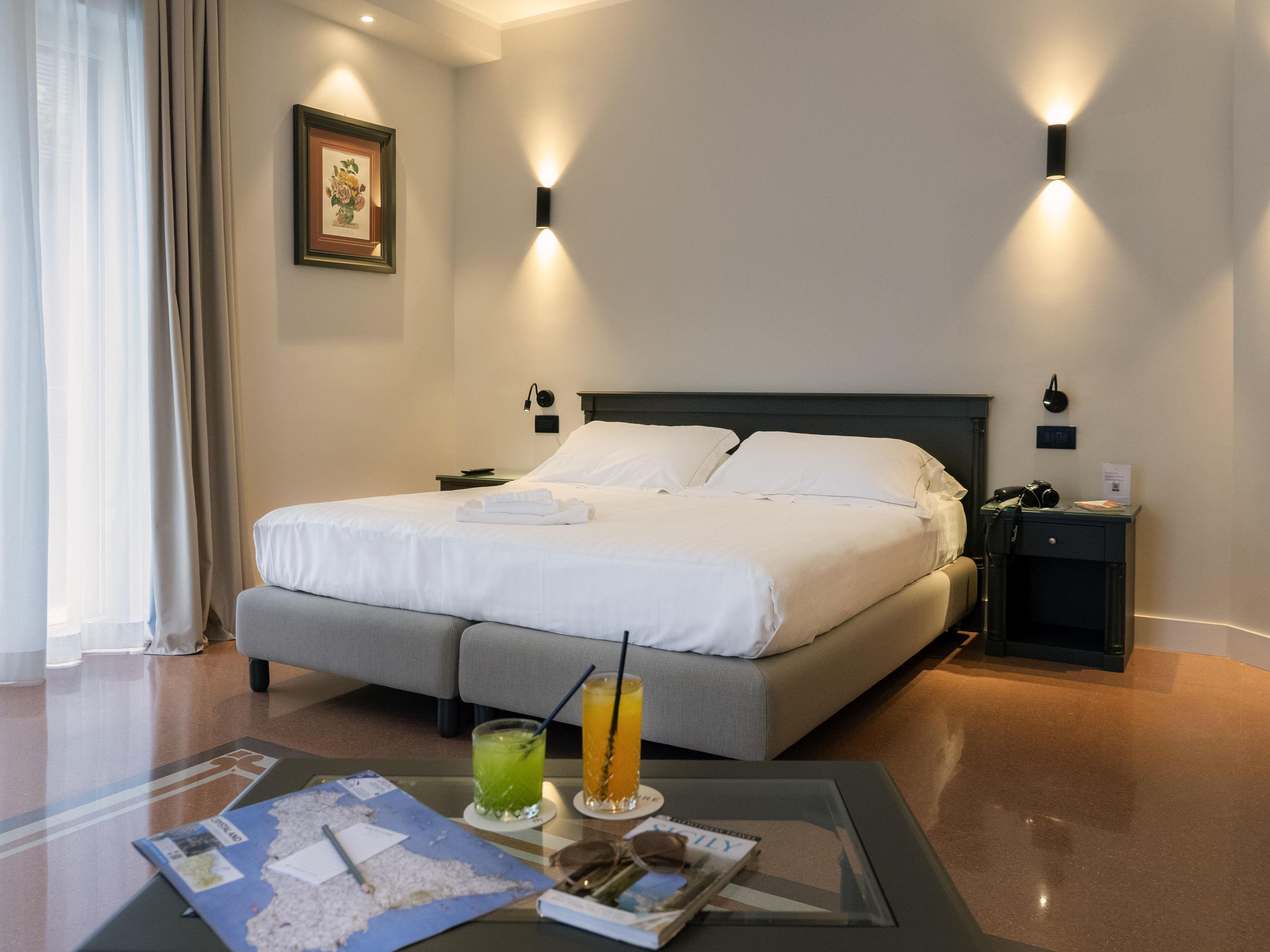 PRIVILEGE, DOUBLE BED