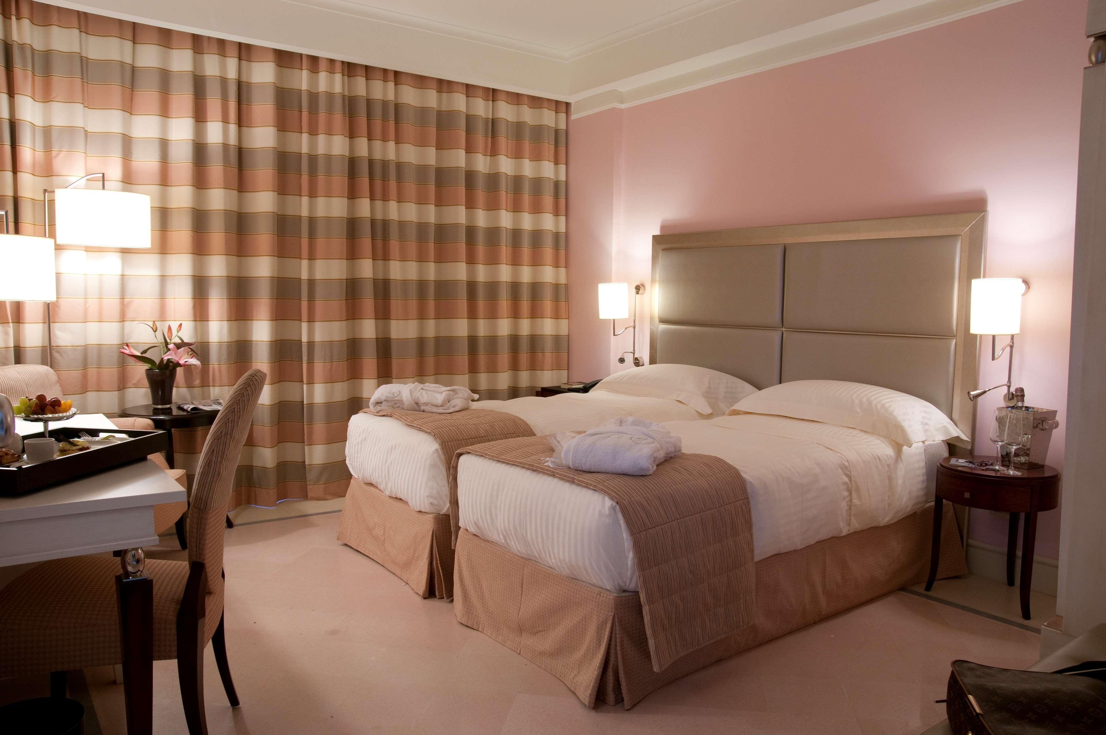 Prestige, Twin Beds, Pool Access