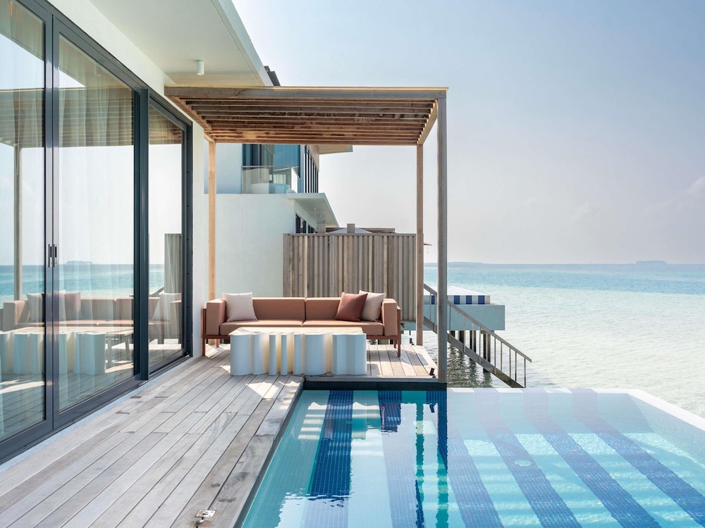 SO/ Maldives 40/69