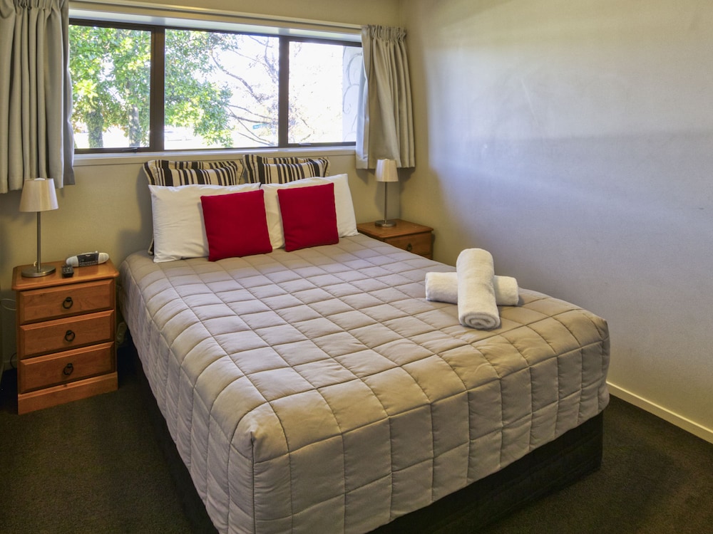 1 BEDROOM, DELUXE, APARTMENT, LAKE VIEW