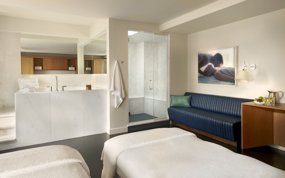 21C Museum Hotel Cincinnati 24/63