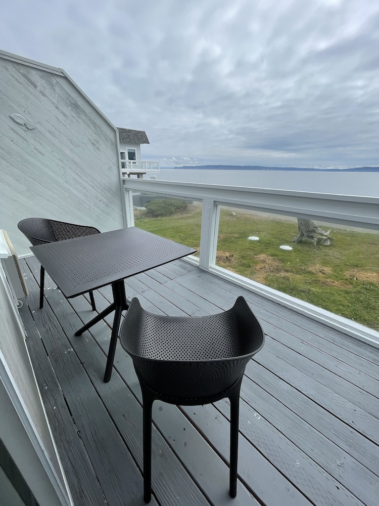 Tides Inn Suites 57/75