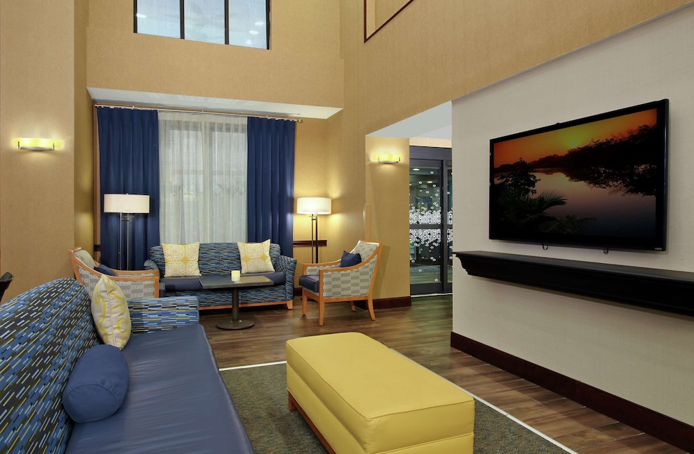 Hampton Inn Suites Murray 29/37