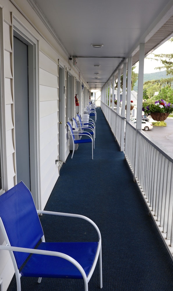 Admiral Motel 40/64