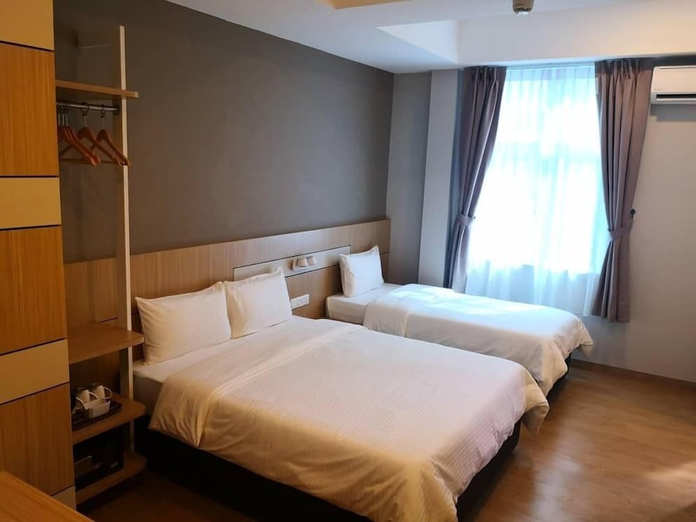 ROOM, TRIPLE