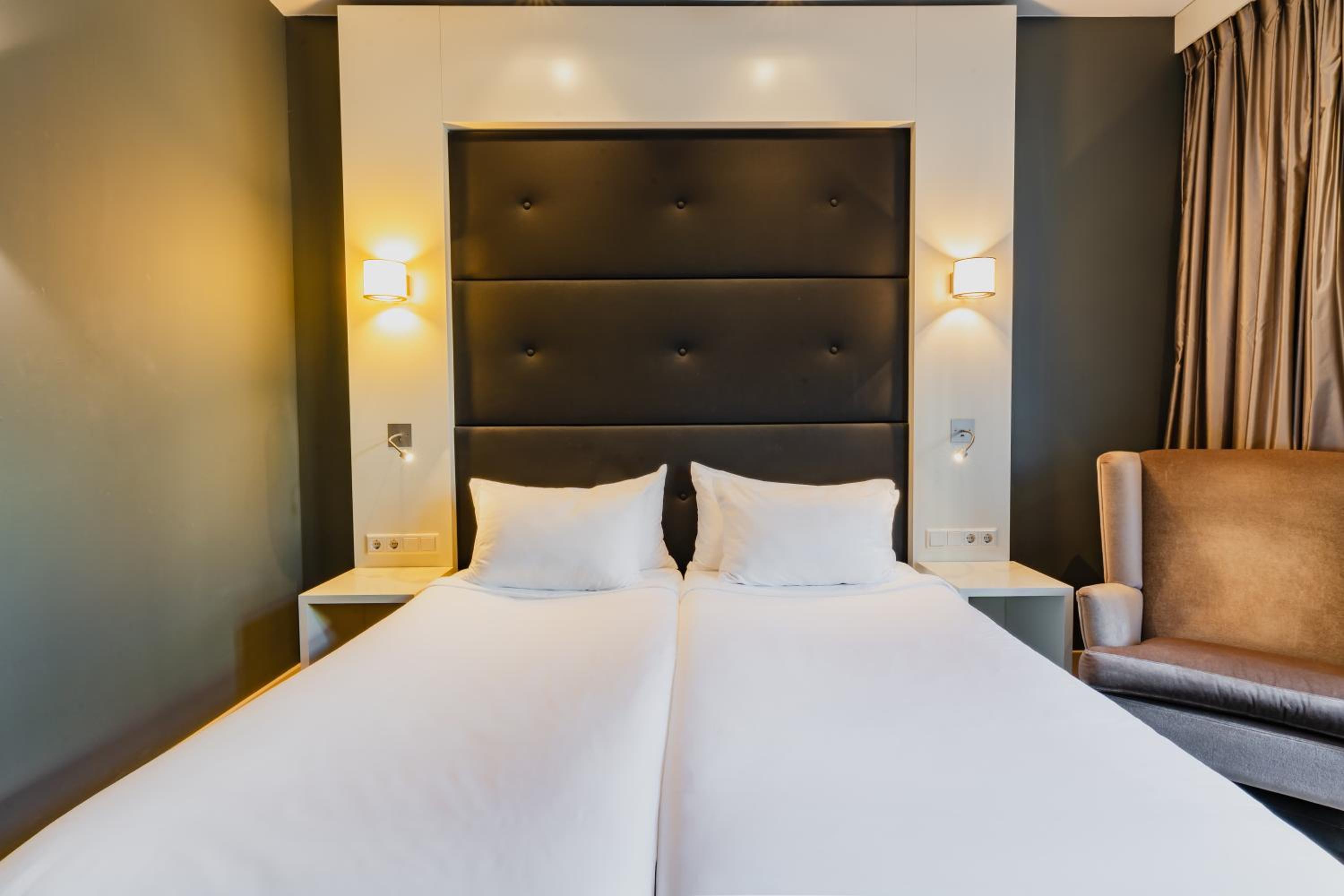 Executive, Queen Bed
