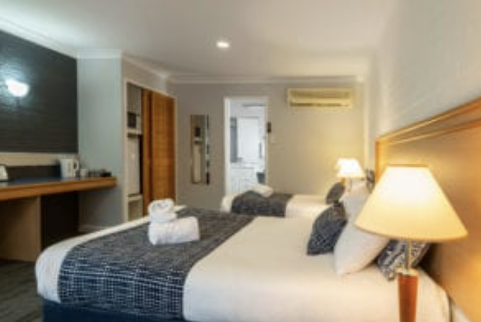 IPSWICH COUNTRY MOTEL 23/49