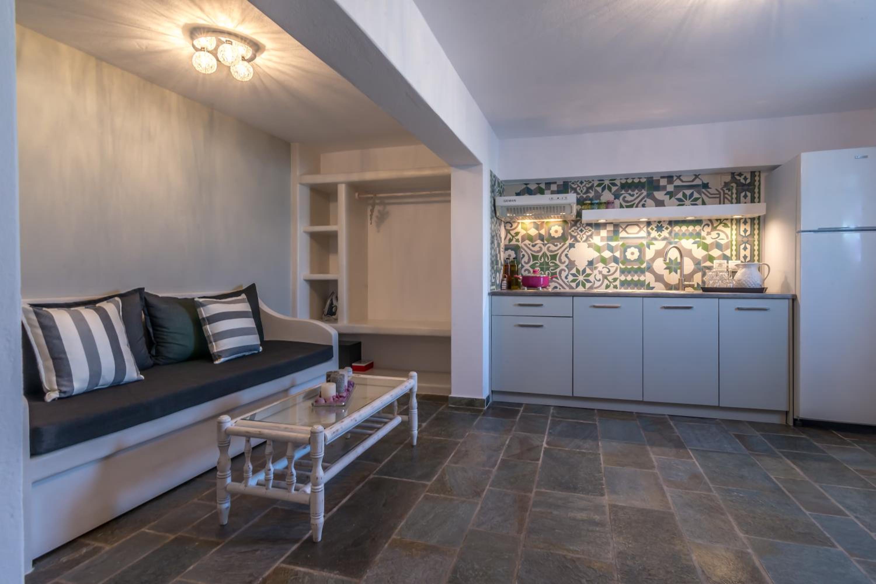 Eiriana Luxury Suites 42/60