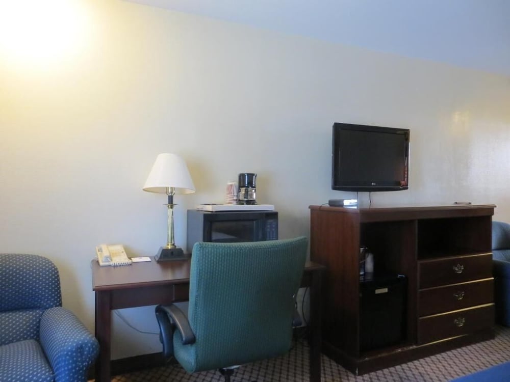 Portside Inn & Suites 50/58