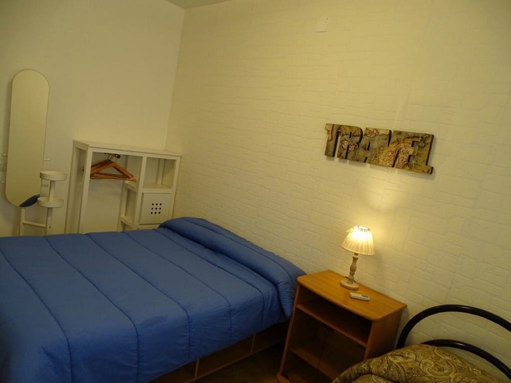 ROOM, TWIN BEDS, CITY VIEW, SHARED BATHROOM