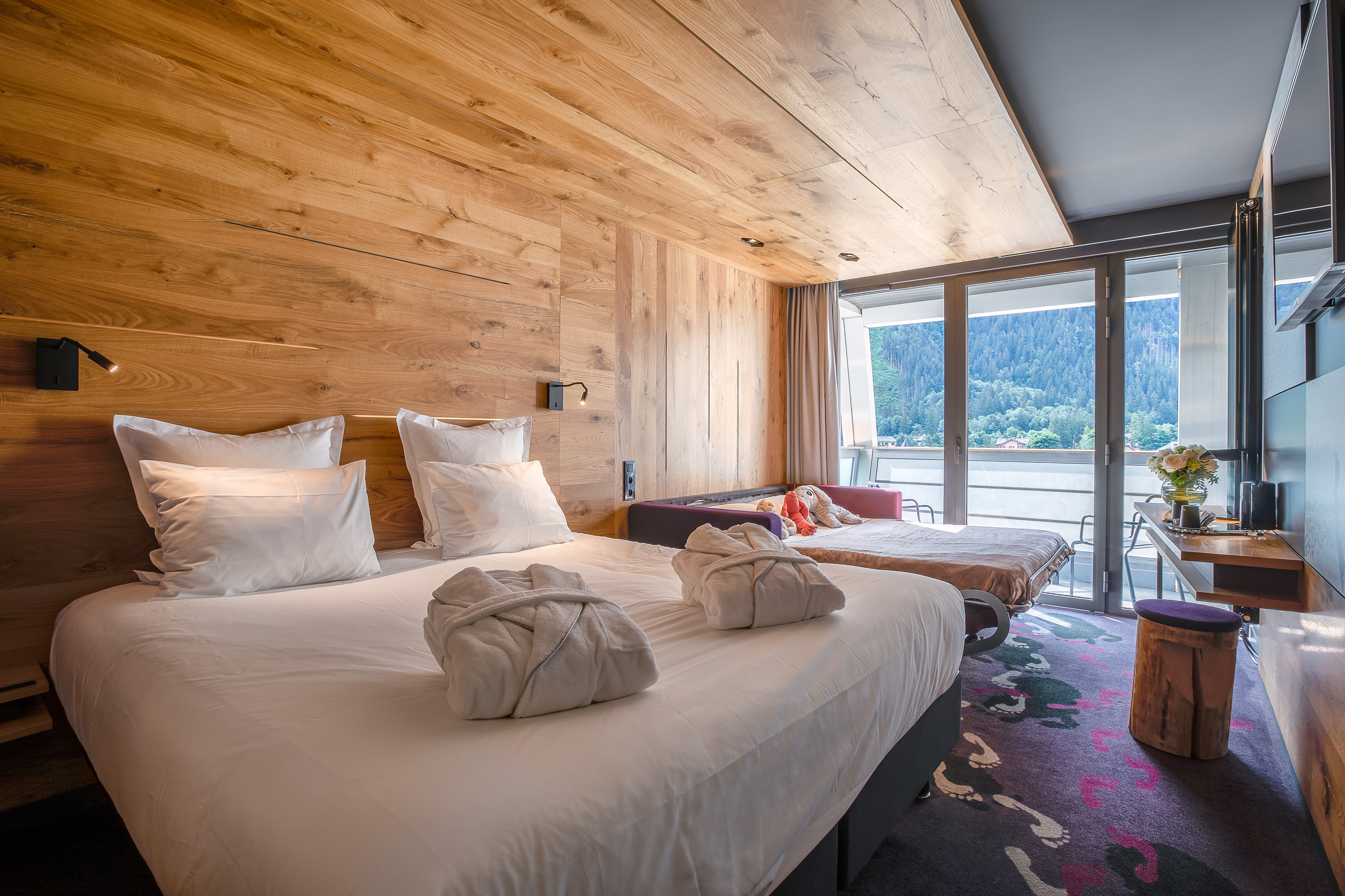 SUPERIOR BALCONY SOFA BED Mountains view