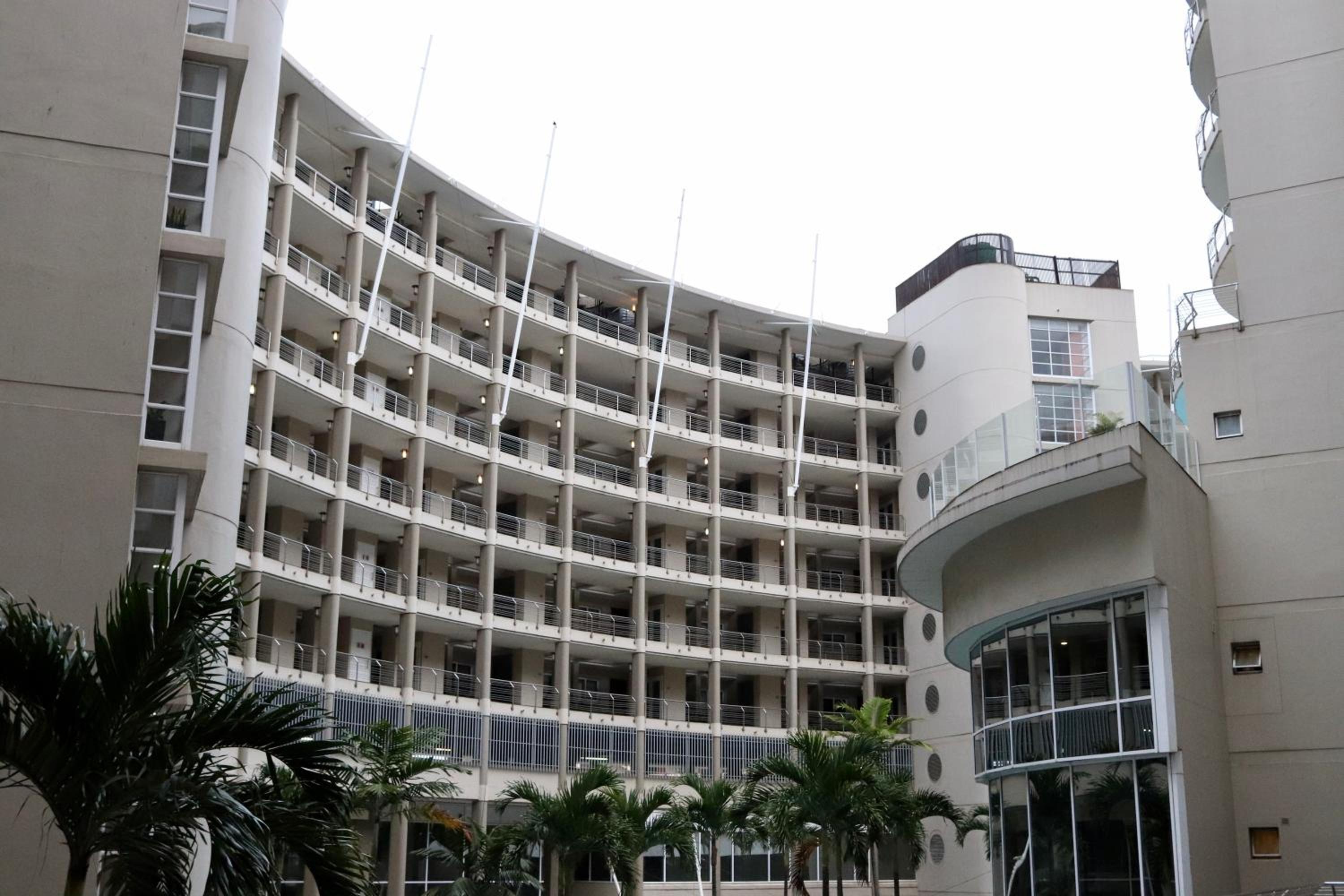 Accommodation Front The Sails 18/50
