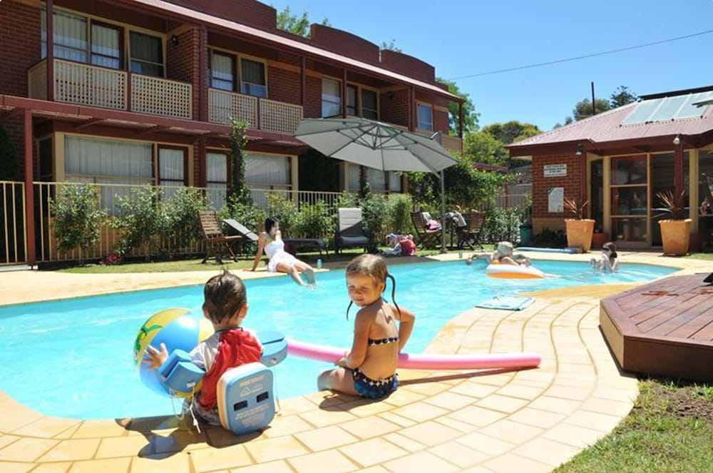 National Hotel Complex And Bendigo Central Apartments 62/68