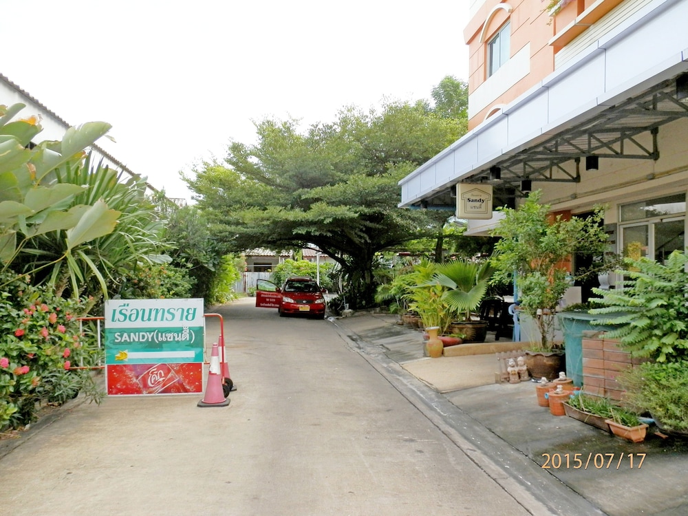 Sandy Serviced Apartment 43/62